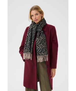 Deze dames sjaal biedt een comfortabele pasvorm en een stijlvolle, veelzijdige look. De royale lengte en elegante franjes maken het tot een geliefd accessoire voor elke gelegenheid.  Handwas, niet bleken, niet in de droger drogen, Liggend laten drogen., koud strijken max. 110° C,.  100% Wol