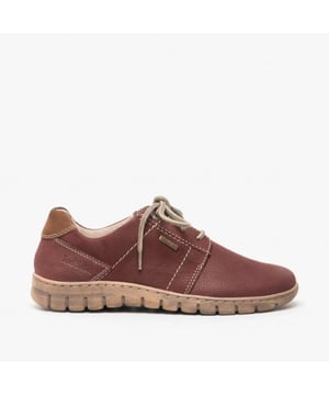 Estos zapatos casuales para mujer cuentan con una parte superior de nobuk, forro textil y un diseño impermeable con un ajuste relajado. La suela plana y el estilo bajo garantizan comodidad para el uso diario.
