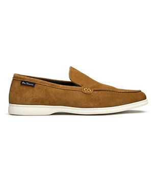Zapatos para hombre Ben Sherman amarillos, fabricados con material sintético y suela de goma. Incluye: etiqueta lateral con el logo, plantilla acolchada, bolsas para zapatos con la marca y calzador incluido.