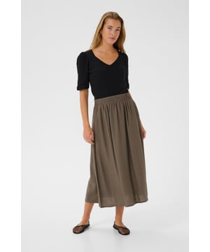 Dieser Damen-Midirock punktet mit elastischem Bund, lockerer A-Linie und vielseitiger Midi-Länge. Das leichte Material bietet hohen Tragekomfort für Alltag und Büro.  Schonwäsche 30°, Nicht bleichen, Nicht im Trockner trocknen, Tropnass aufhängen im Schatten, Kalt bügeln max. 110° C, Trockenreinigung  83% Viskose,17% Nylon