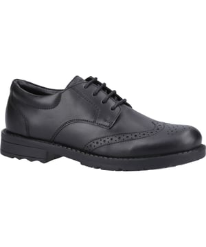 Der Brian hat eine Schnürung und klassischen Brogue-Stil. Hergestellt aus echtem Leder und mit einer flexiblen Bounce-Außensohle versehen, ist er perfekt für aktive Kinder. Sein Bounce-Fußbett bietet bei jedem Schritt Energie sowie Polsterung für Komfort.