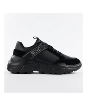 Basket Versace Fondo Speedtrack SC2 Homme Schwarz Synthetik. Authentischer Schuh der Marke Versace - Streetwear-/Sportswear-Design von Versace - Versace für Herren, perfekt für den Alltag - Der schwarze Basket Versace lässt sich hervorragend mit Ihrer Garderobe kombinieren - Bequeme Synthetikmaterial - Klassische Schnürsenkel - Fondo Speedtrack SC2 - Synthetik.