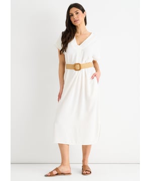 Aktualisieren Sie Ihre Sommergarderobe mit unserem eleganten weißen Air Flow Belted Oversized Dress. Der luftige Stoff und der Gürtel in der Taille sorgen für eine schmeichelhafte Silhouette, perfekt für jeden Anlass. Genießen Sie Luxus und Raffinesse mit diesem exklusiven Stück.