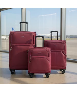 Werten Sie Ihre Reiseutensilien auf mit dem 8-Rollen-Leichtkofferset in 3 Größen (Kabinenkoffer, Mittel & Groß), das auf Stil, Haltbarkeit und Zweckmäßigkeit ausgelegt ist. Dieses Weichschalen-Gepäckset ist aus hochwertigem Nylon gefertigt und bietet eine elegante Optik und außergewöhnliche Leistung für alle Ihre Reisen. Eigenschaften: Leichtes Nylonmaterial: Robust und dennoch leicht, sodass es einfach zu handhaben ist und eine lange Lebensdauer gewährleistet. Erweiterbares Design (Mittel & Groß): Bietet Flexibilität mit über 20 % zusätzlicher Lagerkapazität Sicheres Schloss: Hält Ihre Sachen sicher mit integriertem Zahlenschloss 4x Doppelräder mit 360°-Mobilität: Gewährleistet müheloses Manövrieren auf verschiedenen Oberflächen. Ergonomischer Teleskopgriff: Auf Komfort und einfache Handhabung ausgelegt. Organisierter Innenraum: Beinhaltet Zurrgurte, Fächer mit Reißverschluss und Netzteiler für müheloses Packen. Größen und Spezifikationen: Kabine: Maße: 48 x 37 x 20 cm, Gewicht: 2,70 kg, Fassungsvermögen: 36 l, Mittel: Maße: 54 x 41 x 26,5 cm, Gewicht: 3,20 kg, Fassungsvermögen: 64 l, Groß: Maße: 73,5 x 45 x 29,5 cm, Gewicht: 3,90 kg, Fassungsvermögen: 98 l. Dieses vielseitige Kofferset eignet sich perfekt für alle Arten von Reisen, egal ob Kurztrip oder längerer Urlaub. Das schlanke Design sorgt für zeitlose Eleganz, während die leichte Konstruktion und die fortschrittlichen Funktionen unvergleichlichen Komfort bieten. Reisen Sie mit leichtem Gepäck, clever und selbstbewusst mit diesem Premium-Kofferset.