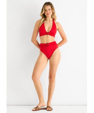 Verhoog je casual look met deze luxe Red High Waisted Bottoms. Het ringbanddetail voegt een vleugje elegantie toe terwijl het uw taille omsluit voor een flatterende pasvorm. Dit broekje is perfect voor elke strand gelegenheid en kan zowel omhoog als omlaag gekleed worden.