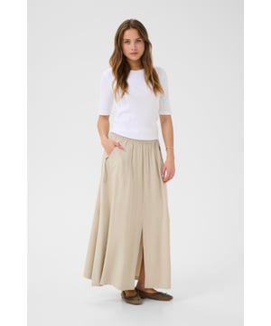 Fijne was 30°, niet bleken, niet in de droger drogen, Druipnat ophangen in de schaduw, koud strijken max. 110° C,   92% Viscose,8% Polyester