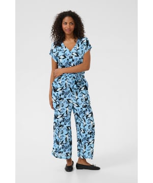 Fijne was 30°, niet bleken, niet in de droger drogen, Liggend laten drogen in de schaduw, koud strijken max. 110° C, Chemisch laten reinigen.  100% Viscose (LENZING™ ECOVERO™)