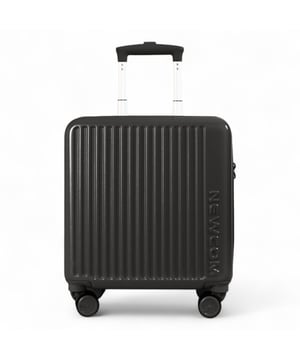 Reis licht en slim met deze compacte handbagagekoffer, gemaakt van duurzaam ABS en polycarbonaat. Hij is goedgekeurd door luchtvaartmaatschappijen, stijlvol en gebouwd voor gemak. Kenmerken: Sterke ABS+PC-behuizing – Lichtgewicht en slagvast TSA-slot – Veilig en luchthavenvriendelijk 360° draaibare wielen – Soepele, stille beweging Telescopische handgreep – Comfortabele grip Georganiseerd interieur – Verdeler en elastische banden Afmetingen: 44 x 38 x 22 cm Gewicht: ca. 2,32 kg Inhoud: 28 l Geschikt voor: EasyJet, Ryanair, WizzAir en de meeste luchtvaartmaatschappijen