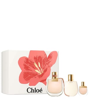 Experience the enchanting allure of HUGO BOSS BOSS Woman Eau de Toilette Gift Set. This exquisite set opens with a refreshing burst of apple and bergamot, creating a delightful impression. The heart reveals soft notes of white flowers and orange blossom, captivating your senses, before settling into a warm base of sandalwood and creamy vanilla. The included BOSS Woman Body Lotion hydrates and smooths your skin while leaving it lightly scented. Perfect as a gift or a treat for yourself, this set includes a 50ml Eau de Toilette and a 100ml Body Lotion.
