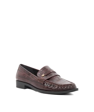 Revamp your slip-on selection and choose Galex, elegant flats with a softly ruched toe and classic penny trim detailing. Expertly crafted from smooth leather, they're finished with subtle Dune London gold-tone branding for a touch of understated luxury. Perfect for elevating everything from office tailoring to weekend denim.