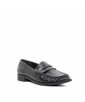 Revamp your slip-on selection and choose Galex, elegant flats with a softly ruched toe and classic penny trim detailing. Expertly crafted from smooth leather, they're finished with subtle Dune London gold-tone branding for a touch of understated luxury. Perfect for elevating everything from office tailoring to weekend denim.