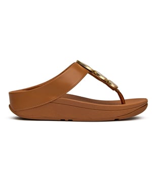 Womens tan Fitflop halo metallic sandals, manufactured with synthetic and a rubber sole. Featuring: micro wobbleboard sole, fitflop branding, comfort straps, heel height 4cm and halo front trim.