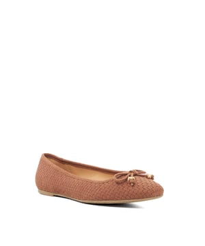 Embrace comfort and style every time with Harries, ballet flats decorated with a classic bowl detail on the rounded toe. Crafted from premium fabrics with a woven finish, they're the perfect go-to for everyday wear.
