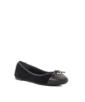 Our Harping ballet flats are the epitome of effortless style. To add our very own Dune London edge to its timeless silhouette, the neat round toe is classically accented with bow detail, elevated with metal trims, and our bespoke 'DD' charm.