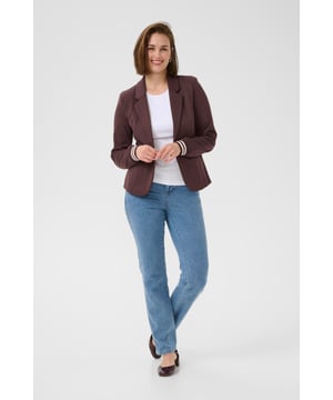 Dames blazer met aangesloten pasvorm, klassieke reverskraag, lange mouwen en praktische steekzakken. Eén knoopsluiting en sportieve geribde manchetten geven comfort en een moderne uitstraling.  Fijne was 30°, niet bleken, niet in de droger drogen, Druipnat ophangen in de schaduw, koud strijken max. 110° C, Droogreiniging  76% Polyester (Gerecycled),20% Viscose,4% Elastaan