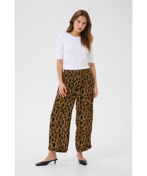 Fijne was 30°, niet bleken, niet in de droger drogen, Liggend laten drogen in de schaduw, koud strijken max. 110° C,.  100% Viscose (LENZING™ ECOVERO™)