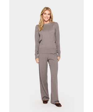 Regular fit,Lange mouwen  Fijne was 30°, niet bleken, niet in de droger drogen, Liggend laten drogen., koud strijken max. 110° C, Chemisch laten reinigen.  80% Viscose,20% Polyamide