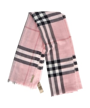 VINTAGE, RRP AS NEW
The **Burberry Check Print Fringed Scarf** in pink wool is a luxurious and versatile accessory, showcasing the iconic check pattern in a soft, feminine hue. Its plush wool fabric keeps you cozy while the fringed edges add a touch of casual elegance. **Style Tip:** Drape it over a neutral-toned sweater and tailored coat to brighten up a winter look, or tie it around the handle of your handbag for a chic pop of color.

 Burberry Check Print Fringed Scarf in Pink Wool

Condition: Excellent
Signs of wear:  No sign of wear.
Packaging: None
Color: Pink
Material: Wool
Size: One Size | One Size
Measurements: Height: 2160; Length: 1620
SKU: NAPPUGBAC511836W
