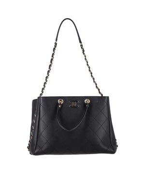 VINTAGE, RRP AS NEW
From Karl Lagerfeld’s Spring/Summer 2019 Collection, the Chanel Bullskin Shopping Bag embodies everyday elegance with a distinctly modern edge. Crafted from supple black bullskin leather and accented with signature gold-tone hardware, this tote features classic chain-link shoulder straps, a snap-top closure, and a spacious canvas-lined interior with dual pockets for effortless organization. It’s where luxury meets functionality — timeless, versatile, and unmistakably Chanel.


Chanel Bullskin Shopping Bag in Black Leather
Condition: Very good
Signs of wear: No retail tag, No visible sign of wear., Lightly used but very well maintained. Minor creasing, light worn corners, light scratches.
Packaging: None
Color: black
Material: Leather | leather
Size: One Size | One Size
Measurements: Width: 160; Height: 230; Length: 320; Handle drop: 100; Strap length: 600
SKU: NAPPUGBBA504140W