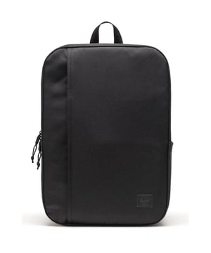 Houd het eenvoudig voor de klas. Gemaakt van gerecyclede EcoSystem-stoffen, vervoert deze minimalistische rugzak comfortabel je schoolbenodigdheden, met een ritsvak aan de voorkant en een ruime hoofdcompartiment.