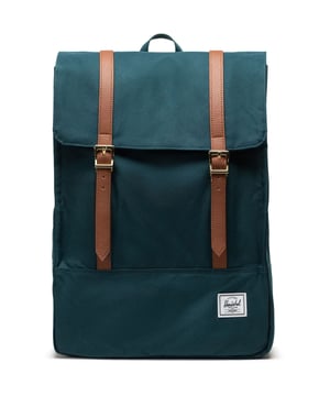  gemaakt om te bewegen. Ontworpen om het stedelijke terrein te verkennen per fiets of te voet en gestroomlijnd om soepel door drukke bussen en treinen te glijden, ongeacht hoe je pendelt, vervoert de Survey Backpack je essentiële spullen voor de werkdag.