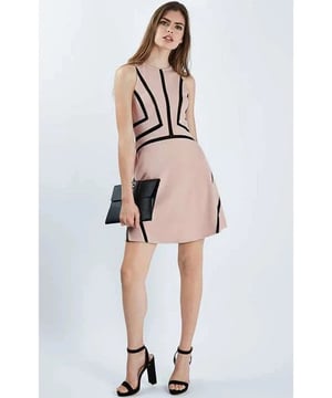 Ladies party dress with stunning mesh design to create a flowing geometric pattern throughout the garment, Lightweight Soft Fabric with Mesh Inset Seams
Mesh Inset Stretch Fabric
Sizing is as expected
Length: 31" Shoulder to Hem.