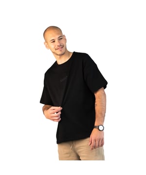 A statement-making staple. This Superb T-shirt combines minimalist style with a streetwear touch thanks to its loose fit and clean design. Perfect for relaxed looks that stand out.\\n\\n Details:\\n - Extra oversized cut, with dropped shoulders for a casual and modern fit.\\n - Wide double stitch on cuffs and hem.\\n - Tone-on-tone embroidered Superb logo on the chest adds a subtle touch of branding.\\n - Reinforced round neck, comfortable and durable.\\n - Soft and durable fabric, ideal for everyday use.\\n\\n A versatile oversized tee with attitude for those looking for effortless style. Ideal for urban or casual outfits with a distinctive touch.\\n Composition: 97% Cotton, 3% Elastane\\n Care:\\nMachine wash at maximum 30°C.\\n Do not use bleach.\\n Iron at low temperature.\\n Do not tumble dry.\\n Wash and iron inside out to preserve the embroidery.