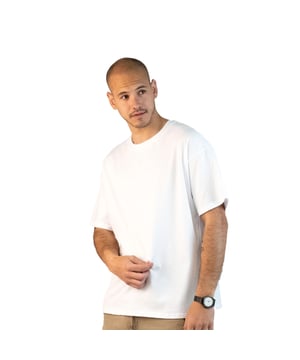Een statementmaker. Dit Superb T-shirt combineert een minimalistische stijl met een streetwear touch dankzij de losse pasvorm en het cleane ontwerp. Perfect voor ontspannen looks die opvallen.Details:\\n - Extra oversized snit, met afgezakte schouders voor een casual en moderne pasvorm.\\n - Brede dubbele stiksels op manchetten en zoom.\\n - Toon-op-toon geborduurd Superb logo op de borst voegt een subtiel vleugje branding toe.\\n - Verstevigde ronde hals, comfortabel en duurzaam.\\n - Zachte en duurzame stof, ideaal voor dagelijks gebruik.\\n Een veelzijdig oversized T-shirt met attitude voor wie op zoek is naar een moeiteloze stijl. Materiaal: 97% Katoen, 3% Elasthan™ Onderhoud: machinewasbaar op maximaal 30°C. Niet bleken, strijken op lage temperatuur, niet in de droger.