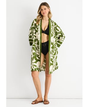 Verhoog je strandlook met onze Black Summer Border Printed Beach Kimono. Het luxe ontwerp heeft een gedurfde randprint die een vleugje nonchalante elegantie toevoegt aan je zomerse stijl. Deze kimono is gemaakt voor comfort en stijl en is perfect om in te loungen bij de oceaan of te flaneren langs de kust.