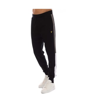 Heren Lyle And Scott Fly Colour Block Tracksuit Bottoms in zwart.- Elastische tailleband.- Zijzakken met rits.- Achterzak.- Elastische manchetten.- Colour Block ontwerp.- Geborduurd adelaarslogo.- Body: 70% viscose 22% polyamide 8% elastan. Voering: 100% katoen.- Ref: ML2089SPZ865