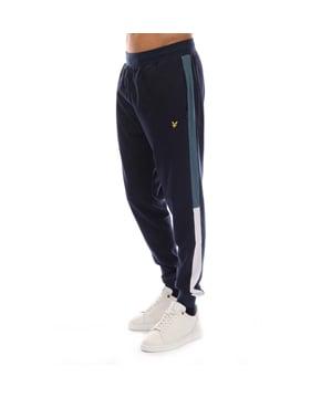 Heren Lyle And Scott Fly Colour Block Tracksuit Bottoms in navy.- Elastische tailleband.- Zijzakken met rits.- Achterzak.- Elastische manchetten.- Colour Block ontwerp.- Geborduurd adelaarslogo.- Body: 70% viscose 22% polyamide 8% elastan. Voering: 100% katoen.- Ref: ML2089SPZ99