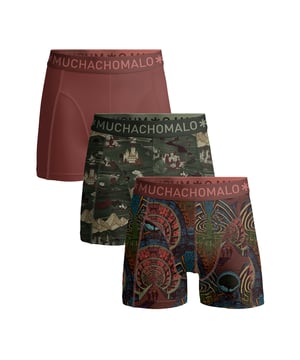 De Boxershorts/Onderbroeken van Muchachomalo zitten als gegoten en zijn gemaakt van hoogwaardig katoen. Een zachte elastische logotailleband van microvezelstof zorgt voor extra comfort. Specificaties • Normale Pasvorm • Vlakke gestikte naden voor extra comfort • Zachte Waistband met het Muchachomalo Logo Onderhoud • Wassen op 30 graden • Niet in de droger • Strijken op matig warme stand (2 stippen) Waarom Muchachomalo? Muchachomalo werkt alleen met fabrieken die BSCI en OEKO-TEX gecertificeerd zijn. Deze fabrieken hebben als doel arbeidsomstandigheden continu te verbeteren. Zij strijden voor het recht op het vormen van een vakbond, veilige werkomstandigheden en zijn tegen dwang- en kinderarbeid. Ook stellen zij consumenten en bedrijven in staat om zelf verantwoordelijke beslissingen te nemen die onze planeet beschermen voor de toekomstige generaties.