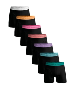 Die Boxershorts/Slips von Muchachomalo sind perfekt geschnitten und aus hochwertiger Baumwolle gefertigt. Ein weiches und elastisches Bündchen mit dem Microfaser-Logo sorgt für zusätzlichen Komfort.  Spezifikationen • Normale Passform • Flache Nähte für zusätzlichen Komfort • Weiches Bündchen mit dem Muchachomalo-Logo  Pflegehinweise • Waschbar bei 30 Grad • Nicht im Trockner trocknen • Bei mittlerer Temperatur bügeln (2 Punkte)  Warum Muchachomalo? Muchachomalo arbeitet nur mit BSCI- und OEKO-TEX-zertifizierten Fabriken. Diese Fabriken haben sich verpflichtet, die Arbeitsbedingungen kontinuierlich zu verbessern. Sie setzen sich für das Recht ein, Gewerkschaften zu bilden, sorgen für sichere Arbeitsbedingungen und lehnen Zwangsarbeit sowie Kinderarbeit ab. Sie ermöglichen es auch Verbrauchern und Unternehmen, verantwortungsbewusste Entscheidungen zu treffen, die unseren Planeten für zukünftige Generationen schützen.