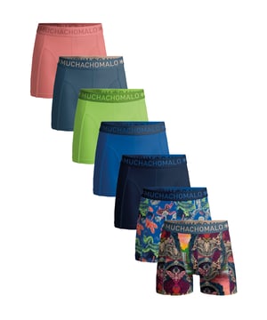 De Boxershorts/Onderbroeken van Muchachomalo zitten als gegoten en zijn gemaakt van hoogwaardig katoen. Een zachte elastische logotailleband van microvezelstof zorgt voor extra comfort. Specificaties • Normale Pasvorm • Vlakke gestikte naden voor extra comfort • Zachte Waistband met het Muchachomalo Logo Onderhoud • Wassen op 30 graden • Niet in de droger • Strijken op matig warme stand (2 stippen) Waarom Muchachomalo? Muchachomalo werkt alleen met fabrieken die BSCI en OEKO-TEX gecertificeerd zijn. Deze fabrieken hebben als doel arbeidsomstandigheden continu te verbeteren. Zij strijden voor het recht op het vormen van een vakbond, veilige werkomstandigheden en zijn tegen dwang- en kinderarbeid. Ook stellen zij consumenten en bedrijven in staat om zelf verantwoordelijke beslissingen te nemen die onze planeet beschermen voor de toekomstige generaties.