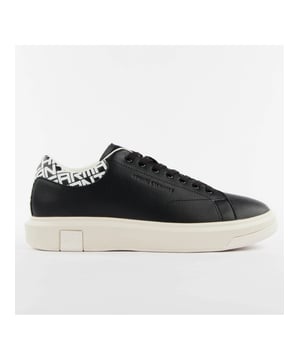 Basket Armani Exchange Urban X Homme Schwarz Synthétique. Authentischer Schuh der Marke Armani Exchange - Streetwear/Sportswear-Design von Armani Exchange - Armani Exchange für Herren, modisch und perfekt für den Alltag - Schwarze Basket Armani Exchange lässt sich perfekt mit dem Rest Ihrer Garderobe kombinieren - Bequemes Synthétisches Material - Klassische Schnürsenkel - Urban X - Synthétique.