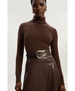 Equestrian influences define this cinching waist belt, shaped with a Obi-inspired wide fit and featuring a slim tab that threads through the oversized horseshoe-style buckle. Layer this accessory over your edit of blazers, jersey tank tops, and flowing dresses for an elevated finish to every ensemble.Wide fitPolished buckleAdjustable lengthBrowse this seasons women's belts or discover the full range of women's accessories now.