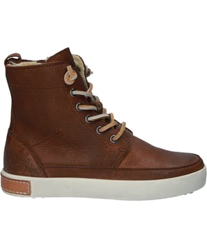 De CK01 Hi-top boots voor kinderen zijn echte Blackstone iconen. Het hoge kwaliteit leer en de warme Teddy voering zorgen voor een perfecte pasvorm en extra comfort. De rubberen zool met grof profiel geeft deze boots, samen met accenten zoals de brandtag achterop de zool en de leren veters, een extra stoere look. De rits aan de binnenkant zorg ervoor dat de boots makkelijk aan- en uit te trekken zijn. De CK01 is verkrijgbaar van maat 23 t/m 39.