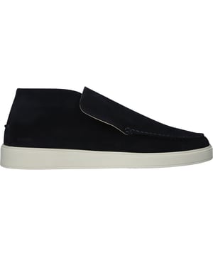 Chukka van het merk Blackstone. In de kleur NAVY. Gemaakt van Suede met een voering van Leather. Deze schoen is gemaakt met een Cup zool.