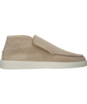 Chukka der Marke Blackstone. In der Farbe EARTH. Hergestellt aus Suede mit einem Futter aus Leather. Dieser Schuh ist mit einer Cup Sohle gefertigt.