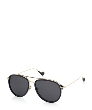 100% Metall; Moncler Sonnenbrille; Modell: ML0157-D 01A; Form: Pilot; Rahmfarbe: Gold; Glasfarbe: Dunkelgrau; Tönungsstufe: Kategorie 3 (dunkel), UV-Schutz; Maße: 60 - 17 - 145 mm; Moncler Logo-Details; Etui kann je nach Modell variieren; Farben (auf den Bildern) können leicht abweichen; -----------------------------------; Allgemeine Nutzungs- und Sicherheitsinformationen: Sonnenbrillen – abhängig vom Modell – sind nicht für alle Arten von Lichtverhältnissen und/oder Aktivitäten (einschließlich Straßenverkehrsnutzung unter anderem) gleichermaßen geeignet und könnten teilweise sogar nicht erlaubt sein. Bitte informieren Sie sich diesbezüglich, bewerten Sie die angemessene Nutzung entsprechend und handeln Sie verantwortungsbewusst; Bestimmte farbige Gläser (blau, rot, pink, lila, gelb, orange usw.) können die Wahrnehmung von Verkehrs- und/oder Bremslichtern usw. überdurchschnittlich verzerren; Besondere (größere) Rahmen und/oder Bügel können die Sicht auf die Umgebung verzerren und sollten mit Vorsicht verwendet werden und könnten im Straßenverkehr unter anderem Aktivitäten nicht erlaubt sein; NICHT geeignet für niedrige Lichtverhältnisse mit schlechter Sicht (Dämmerung, Nacht usw.); NICHT zum direkten Blicken in die Sonne oder für Sonnenfinsternisbeobachtungen; NICHT zum Schutz vor künstlichem Licht (Solarium z.B.); NICHT für mechanische Arbeitssicherheit und/oder den Einsatz gegen mechanische Einwirkungen; NICHT verwenden, wenn defekt oder beschädigt (Gläser, Filter, Rahmen …); Modelle mit spitzen (und/oder relativ hervorstückenden) Elementen usw. sollten nur mit Vorsicht und in sicherem Abstand zur jeweiligen Umgebung einschließlich anderer Personen verwendet werden; Die Modellauswahl (einschließlich seiner Kategorie/Tönungsstufe) sollte von den Lichtverhältnissen und der Aktivität abhängen; Für weitere Informationen prüfen Sie bitte eventuelle Dokumente/Papiere, die mit der Brille geliefert werden, sowie andere geeignete Quellen.