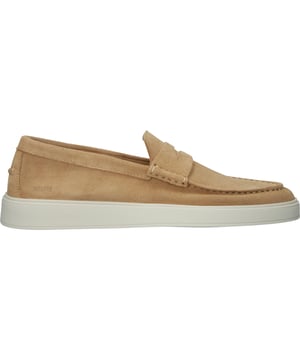 Slip-ons van het merk Blackstone. In de kleur SOUL. Gemaakt van Suede met een voering van Leather. Deze schoen is gemaakt met een Cup zool.