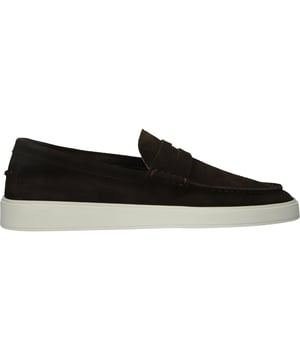 Slip-ons van het merk Blackstone. In de kleur DARK BROWN. Gemaakt van Suede met een voering van Leather. Deze schoen is gemaakt met een Cup zool.