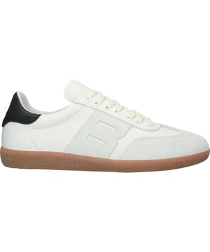 De Lime Wren van Blackstone Footwear is een iconische sneaker die de elegantie van jaren ‘50-voetbalmode combineert met tijdloze streetstyle. Het minimalistische ontwerp, gemaakt van verfijnde materialen, lederen overlay, wordt gekenmerkt door een stijlvolle wingtip en een duurzame gumrubberen zool.