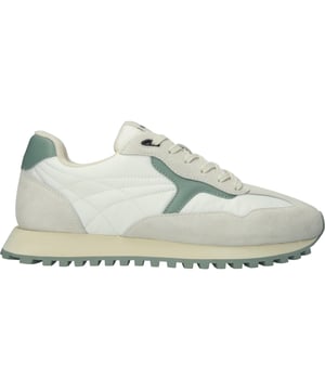 Runner Sneaker van het merk Blackstone. In de kleur WHITE GREEN MILIEU. Gemaakt van Suede met een voering van Terry. Deze schoen is gemaakt met een Runner zool.