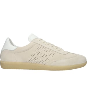 Der Lime Wren Perf von Blackstone Footwear ist ein ikonischer Sneaker, der die Eleganz der Fußballmode der 1950er Jahre mit zeitlosem Streetstyle verbindet. Das minimalistische Design, gefertigt aus edlen Materialien und mit einem perforierten Logo versehen, zeichnet sich durch eine stilvolle Flügelkappe und eine strapazierfähige Gummisohle aus.