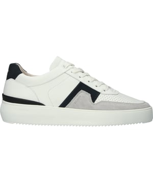 Sneaker (low) van het merk Blackstone. In de kleur WHITE DARK BLUE. Gemaakt van Leather met een voering van Leather. Deze schoen is gemaakt met een Cup zool.