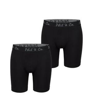 Ontdek onze retroshorts met lange pijpen voor heren in een praktische multi-pack van Phil & Co. Berlin. Bestel je nieuwe favoriete ondergoed vandaag nog en ervaar zelf de onverslaanbare prijs-kwaliteitverhouding waar Phil & Co. Berlin bekend om staat. Deze betaalbare herenslips bieden uitstekend comfort. De aangename katoenmix is zacht voor je huid, garandeert vormbehoud en biedt maximaal comfort. Deze shorts zijn vrij van irriterende naden bij het zitvlak. De brede contrasterende tailleband geeft de shorts een aantrekkelijke look en zorgt ervoor dat ze goed blijven zitten zonder in te snijden. Om krassen of jeuk te voorkomen, heeft Phil & Co. bewust afgezien van vervelende labels en de wasinstructies direct op de stof gedrukt.