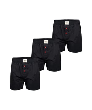 Bequeme Web-Boxershorts aus weich verarbeitetem Material. Die Shorts sind weit und locker geschnitten. Der sehr elastische, weiche Bund verursacht wenig Druck und sorgt für ein angenehmes Tragegefühl. Außerdem besitzen diese Unterhosen einen verdeckten und einfach geknöpften Eingriff sowie ein Label vorn am Bund.