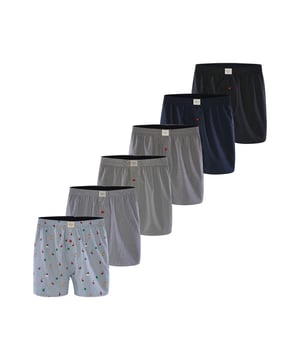 Estos calzoncillos clásicos de algodón para hombre son la personificación de la comodidad y el estilo. Con sus patrones tradicionales, los pantalones son el compañero ideal para cada día. Los tejidos de algodón son suaves con la piel, transpirables y duraderos. Se adaptan a cada movimiento y se mantienen en su sitio durante todo el día. Ya sea para usar en la oficina, durante actividades deportivas o simplemente en casa en el sofá, estos calzoncillos bóxer tejidos ofrecen comodidad y estilo durante todo el día. Gracias a la amplia gama de tallas, hay algo para casi todo el mundo. El paquete múltiple ofrece una gran ventaja de precio respecto a los calzoncillos sueltos. Calidad 100% a un precio imbatible.