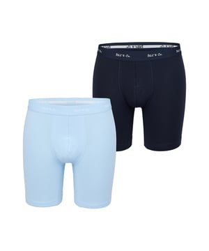 Ontdek onze retroshorts met lange pijpen voor heren in een praktische multi-pack van Phil & Co. Berlin. Bestel je nieuwe favoriete ondergoed vandaag nog en ervaar zelf de onverslaanbare prijs-kwaliteitverhouding waar Phil & Co. Berlin bekend om staat. Deze betaalbare herenslips bieden uitstekend comfort. De aangename katoenmix is zacht voor je huid, garandeert vormbehoud en biedt maximaal comfort. Deze shorts zijn vrij van irriterende naden bij het zitvlak. De brede contrasterende tailleband geeft de shorts een aantrekkelijke look en zorgt ervoor dat ze goed blijven zitten zonder in te snijden. Om krassen of jeuk te voorkomen, heeft Phil & Co. bewust afgezien van vervelende labels en de wasinstructies direct op de stof gedrukt.